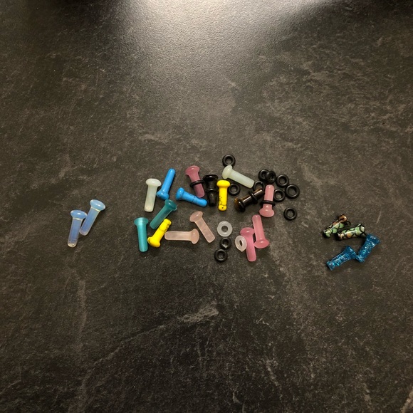 SOLD 11 pair of 6g Plugs - Picture 1 of 1
